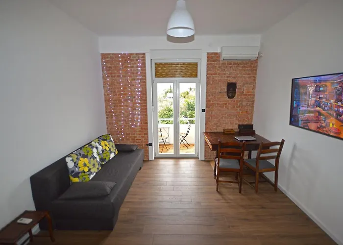 Balcony 4 Bedroom Apartment By Book-Rijeka