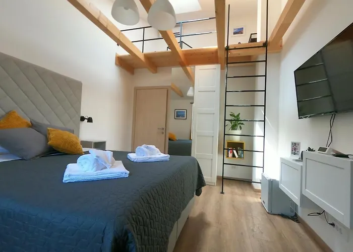 Gavan Room Cres