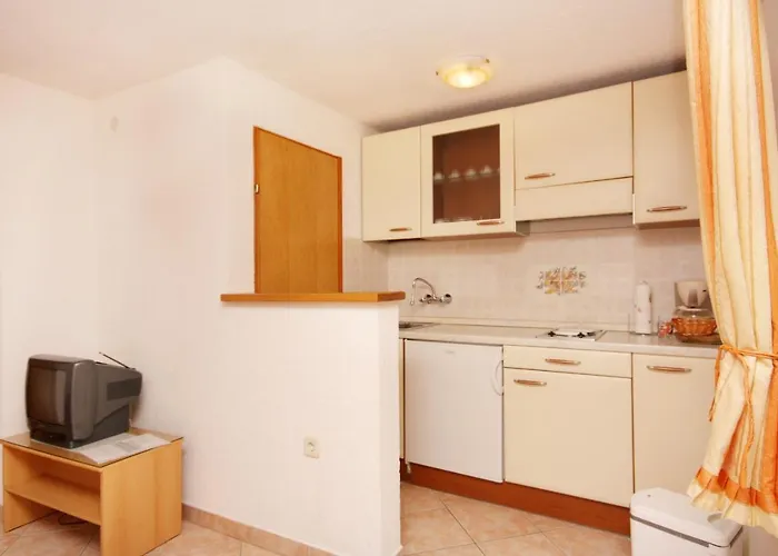 Apartments And Rooms With Parking Space Vrbnik, Krk - 5301