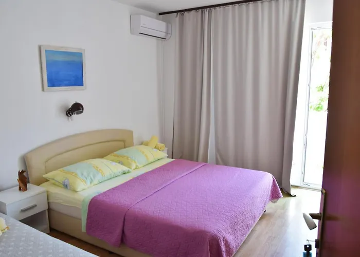 Guest House Tina Rab Town