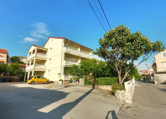 Apartments And Rooms By The Sea Palit, Rab - 5010