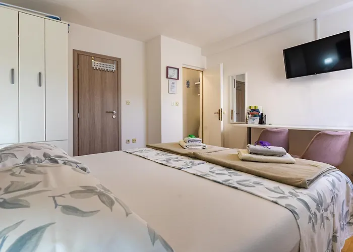 The Rozolina Room Cres