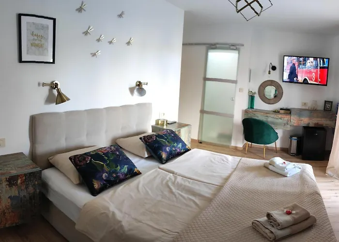 Riviera Rooms And Apartments Palit