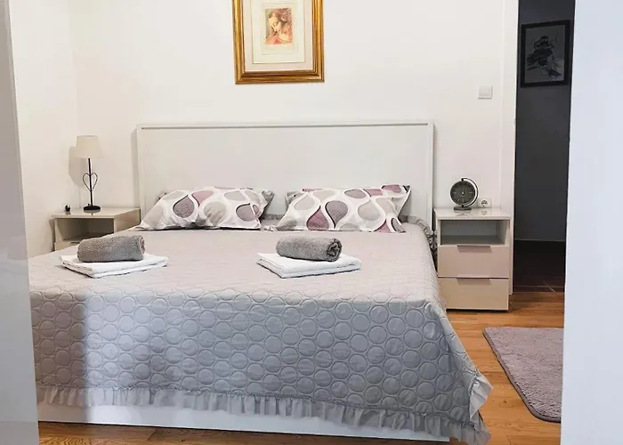 Apartment And Rooms Milak Rab Town
