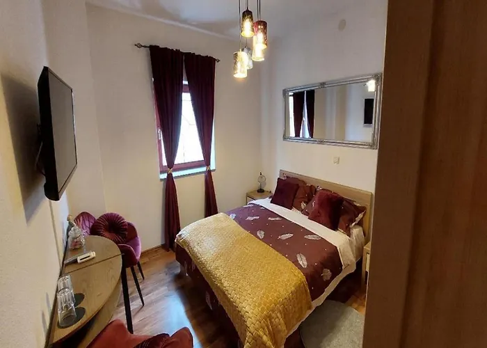 4 Colors Rooms, Cres
