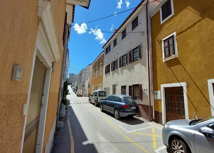 4 Colors Rooms, Cres