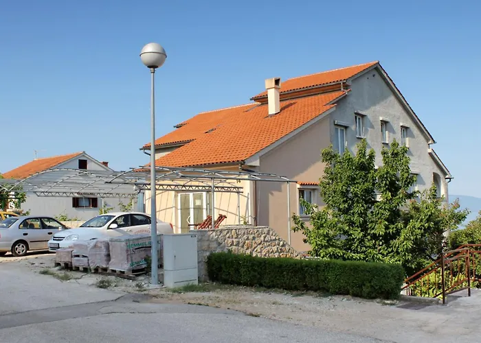 Apartment Njivice 5458F