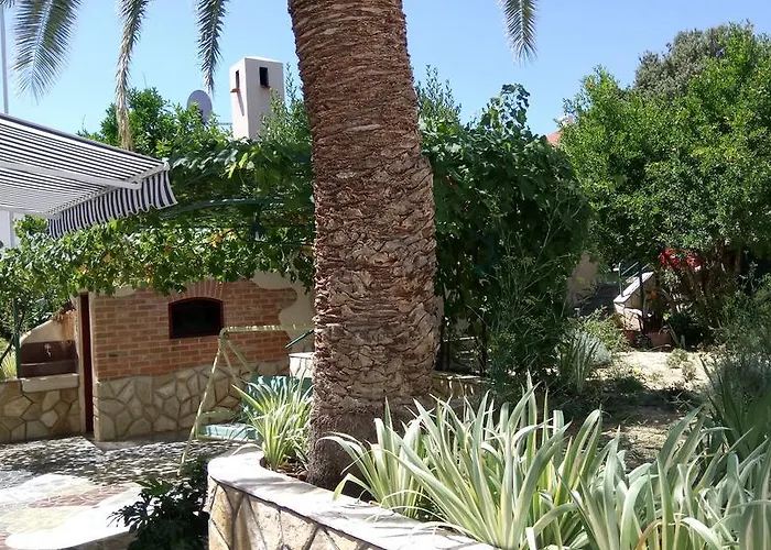 Apartment Burin Dvor Rab Town