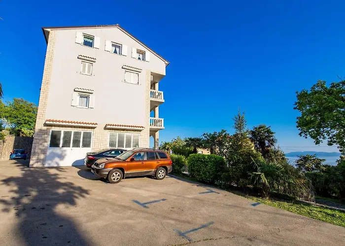 Villa Giani Apartments With Swimming Pool Opatija