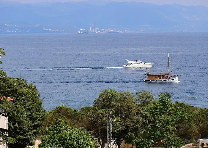 Huisdiervriedelijke Stylish Apartment 100 M From The Beach Opatija
